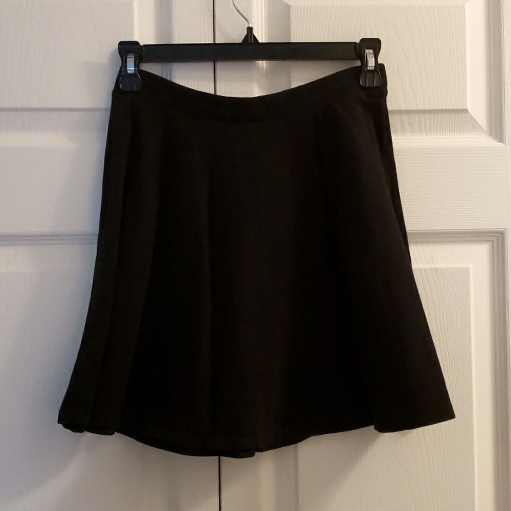 Black A-line skirt, stretchy fabric, size M, brand Forever 21